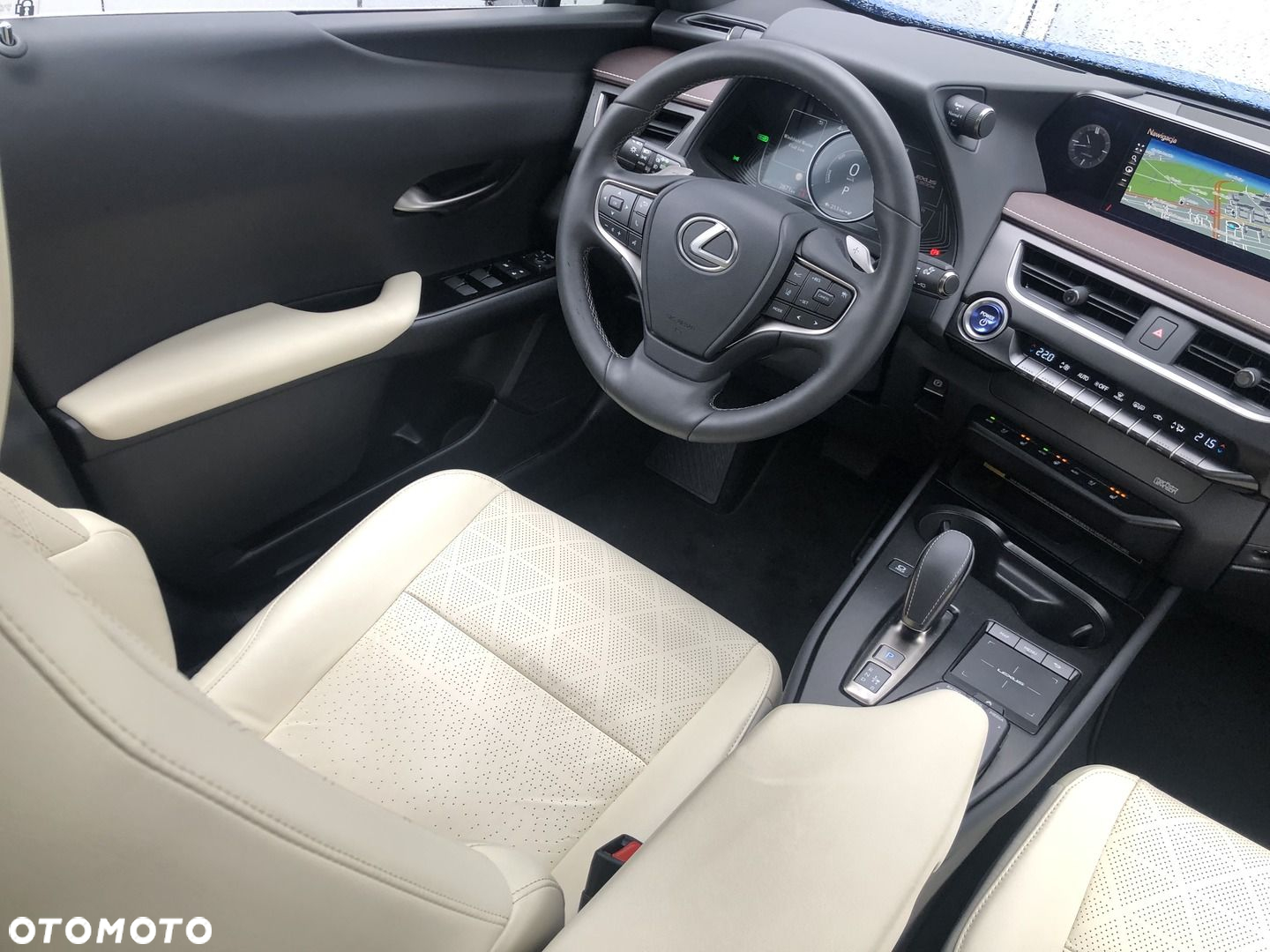 Lexus UX - 12