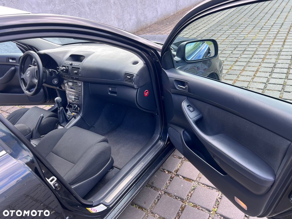 Toyota Avensis 1.8 VVT-i Sol - 17