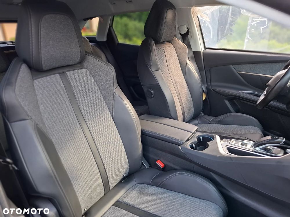 Peugeot 3008 PureTech 130 Stop & Start GPF Allure - 22