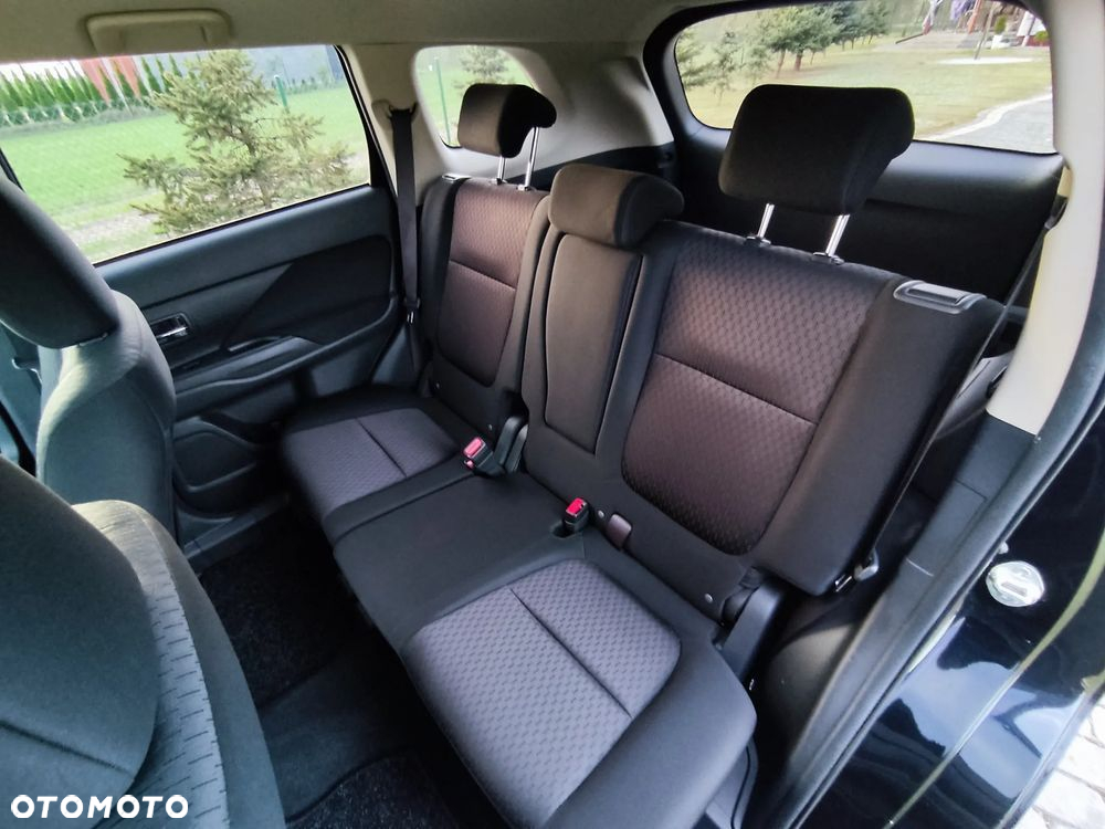 Mitsubishi Outlander 2.0 2WD Invite - 16