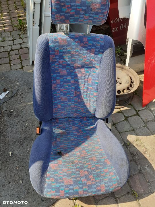 FOTEL KIEROWCY SUZUKI SWIFT 96-04 3D - 1