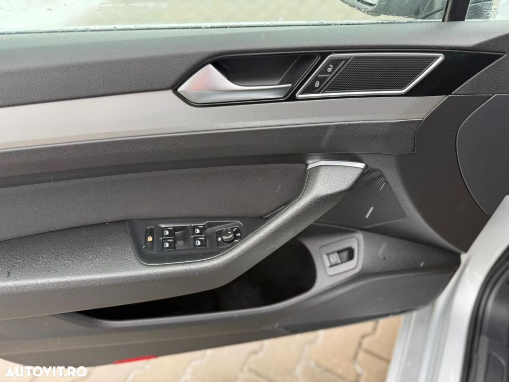 Volkswagen Passat 2.0 TDI (BlueMotion Technology) Highline - 29