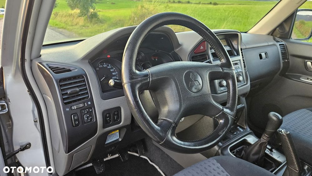 Mitsubishi Pajero - 17