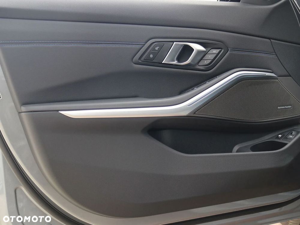 BMW Seria 3 330e xDrive M Sport sport - 17