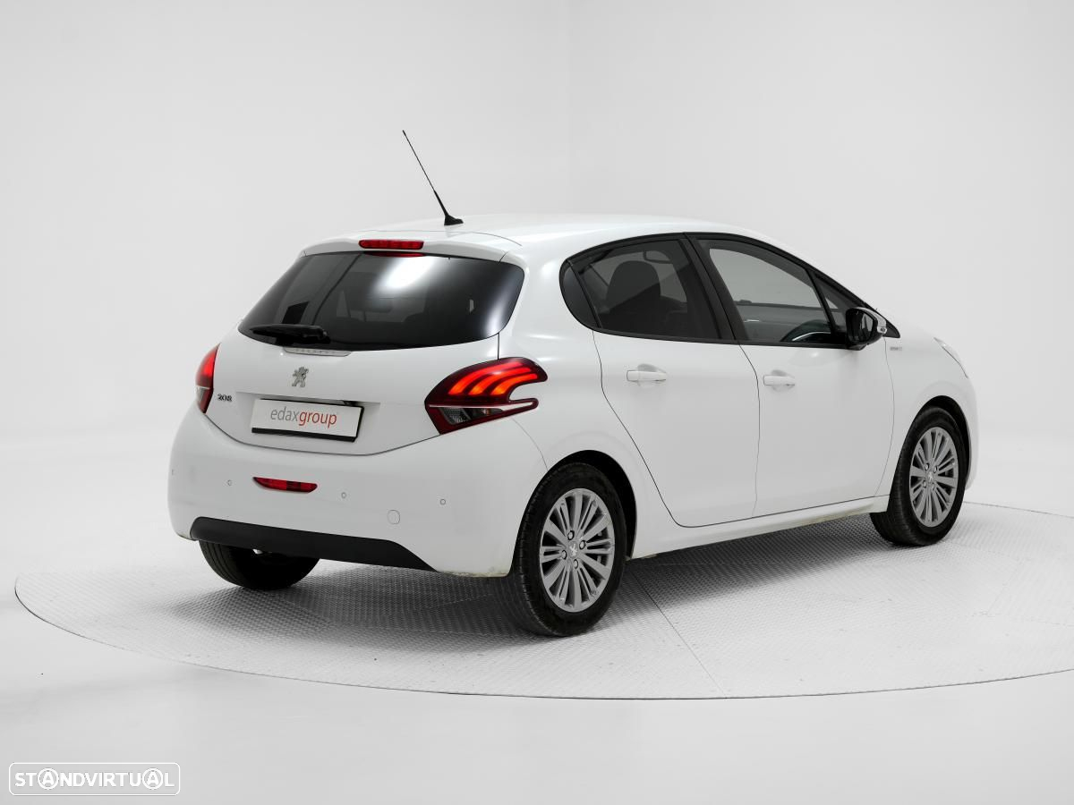 Peugeot 208 - 3