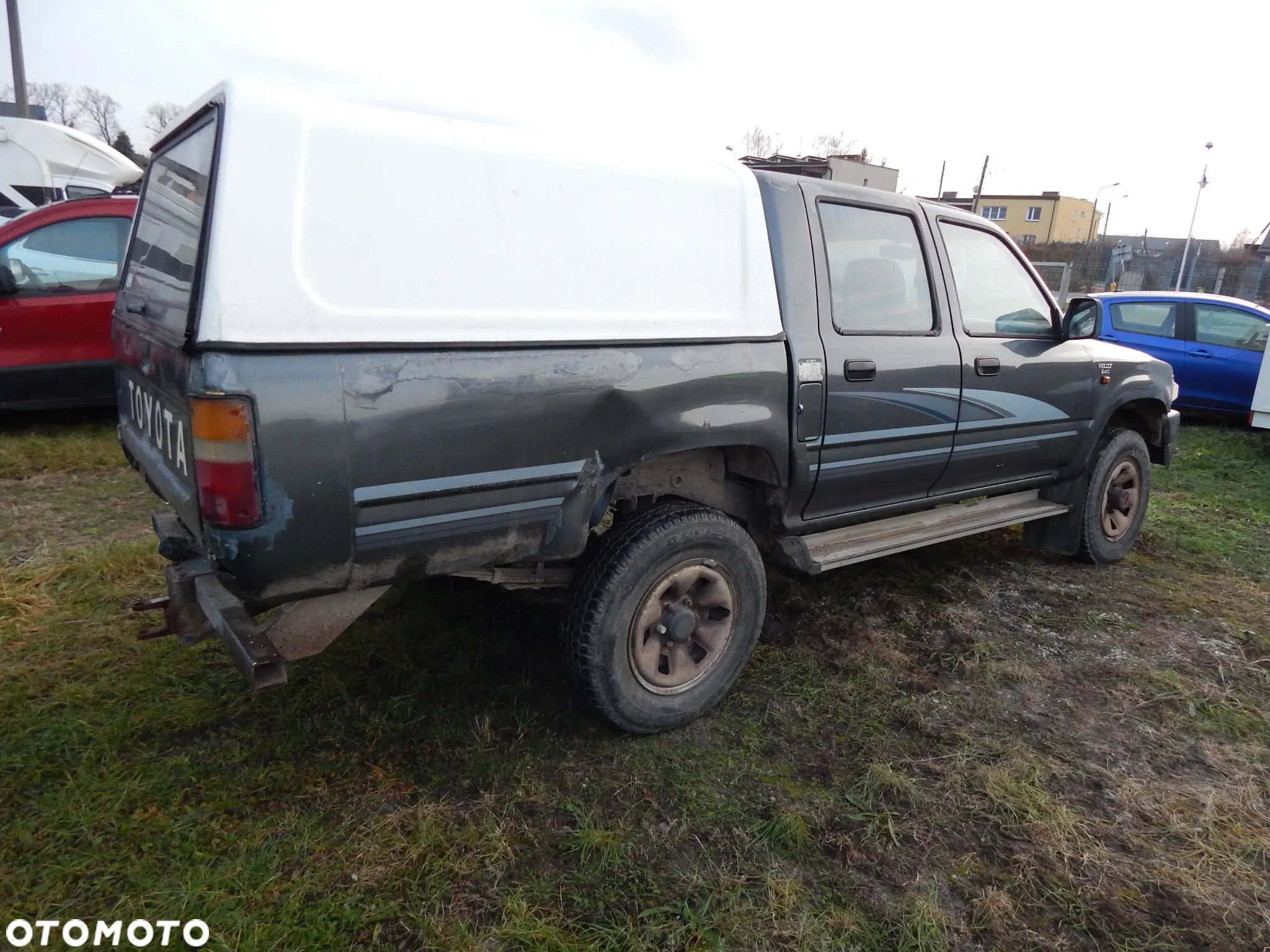 Toyota Hilux 4WD DLX - 3