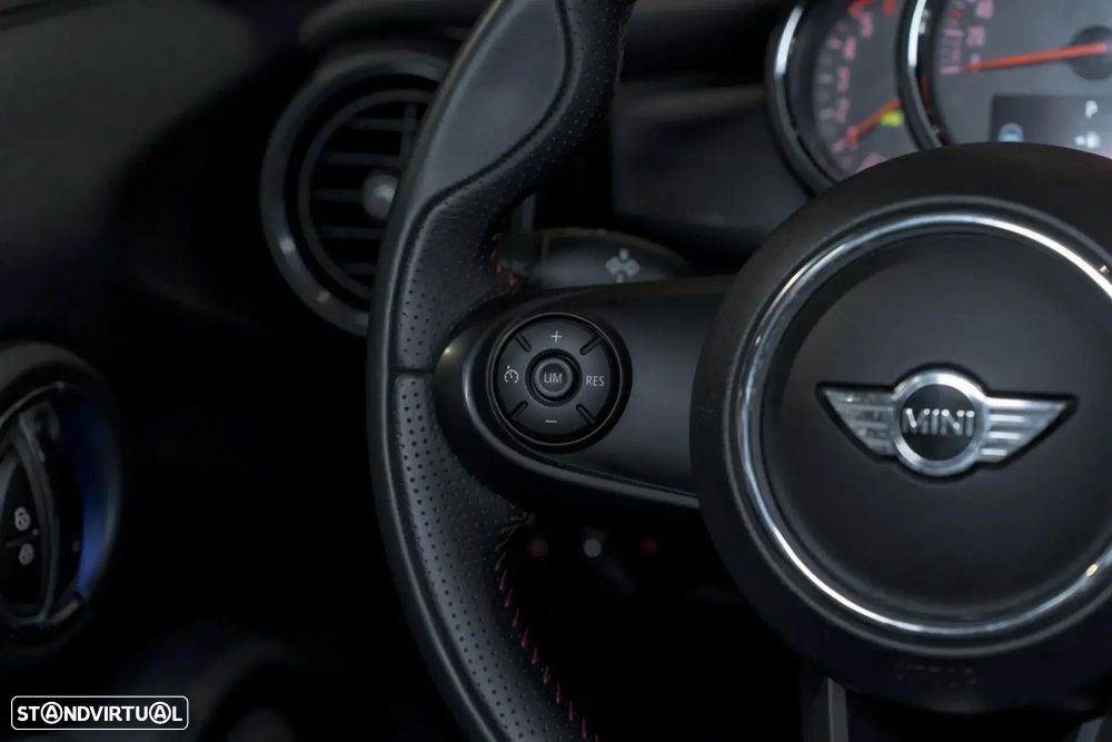 MINI 5 Portas Cooper D Auto - 12