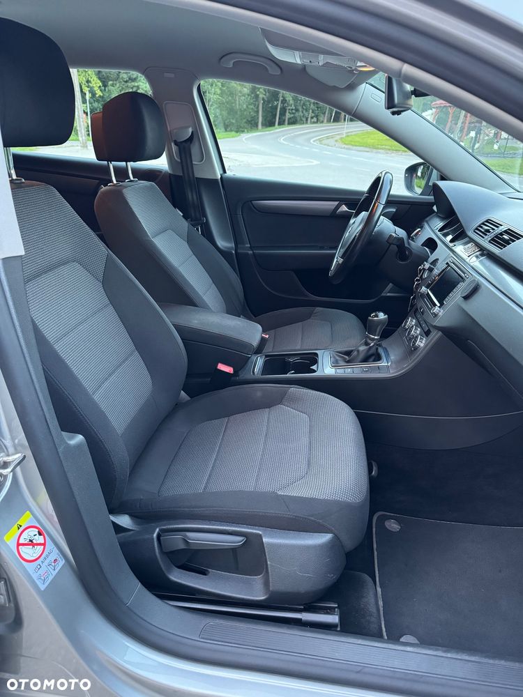 Volkswagen Passat 1.6 TDI DPF BlueMotion Technology Comfortline - 14