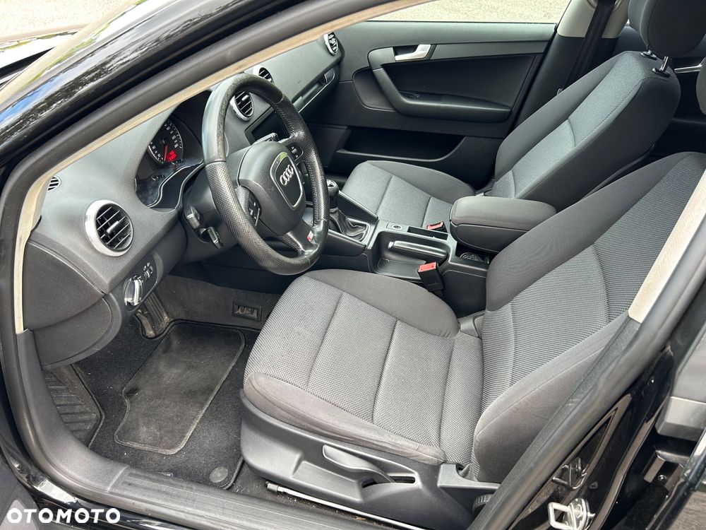 Audi A3 1.6 Ambiente - 9