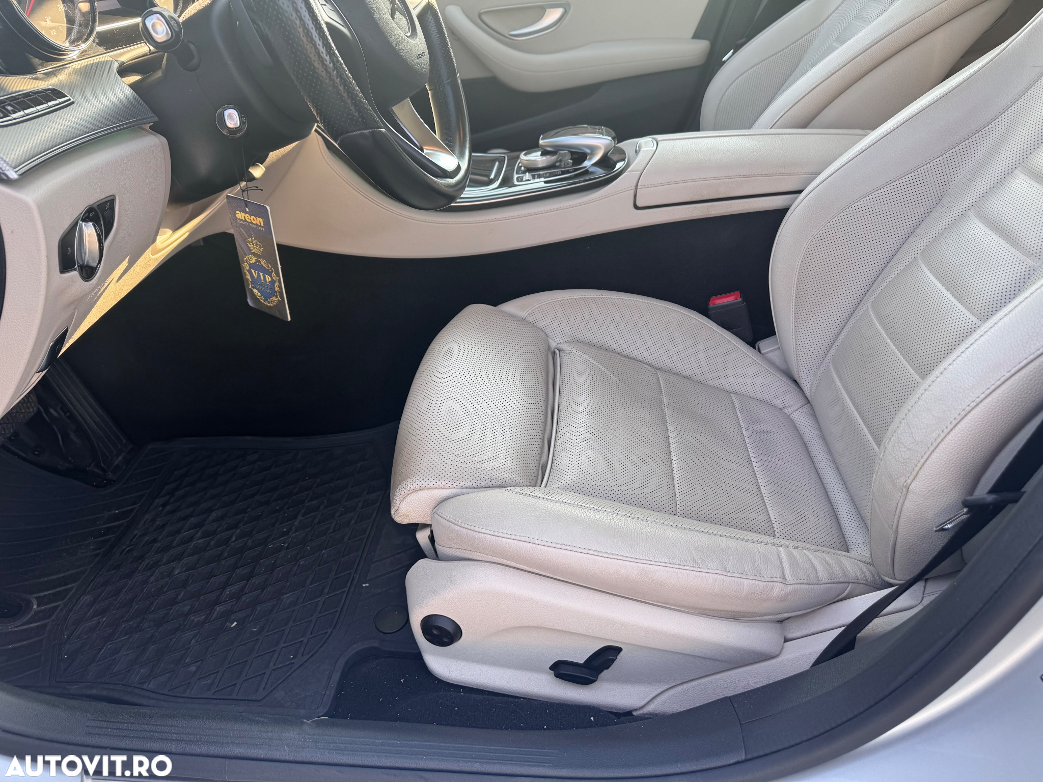 Mercedes-Benz E 220 d 4Matic 9G-TRONIC - 16