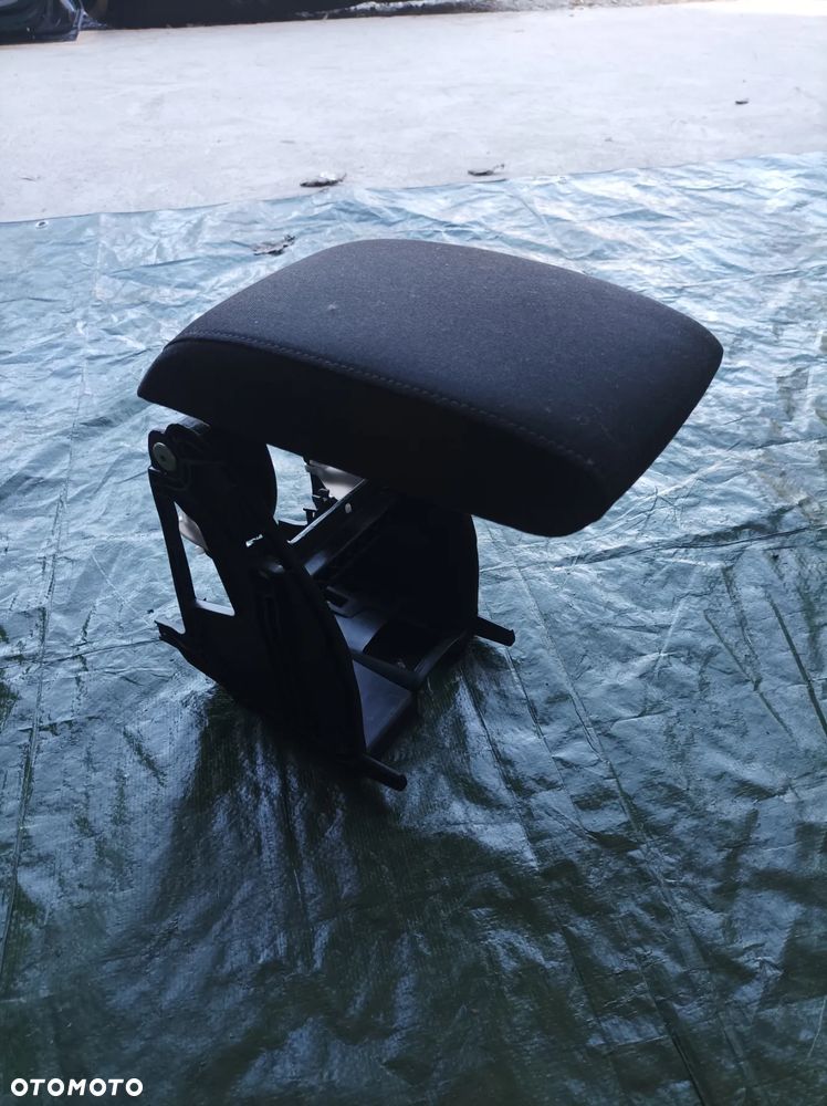 Skoda Octavia III podłokietnik 5E0864207 - 2