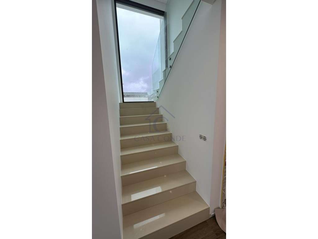Excelentes Moradias V4 Duplex de Luxo - Grande imagem: 3/31