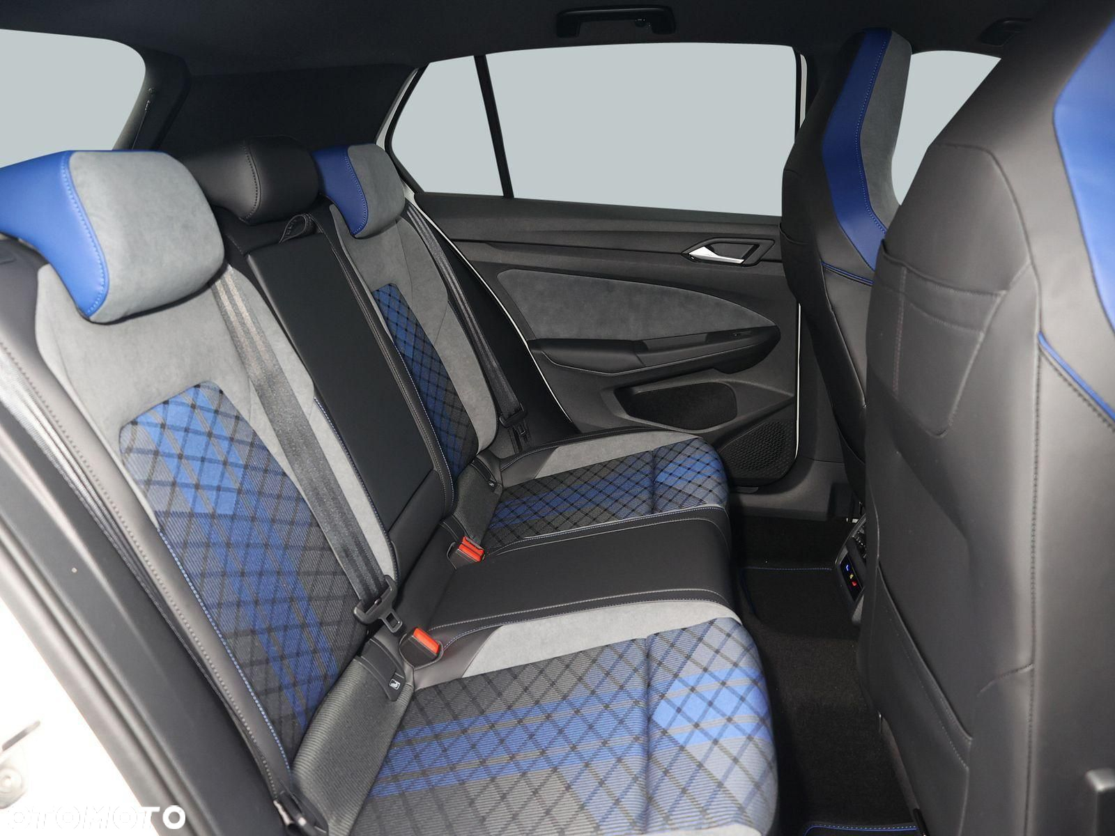 Volkswagen Golf - 8