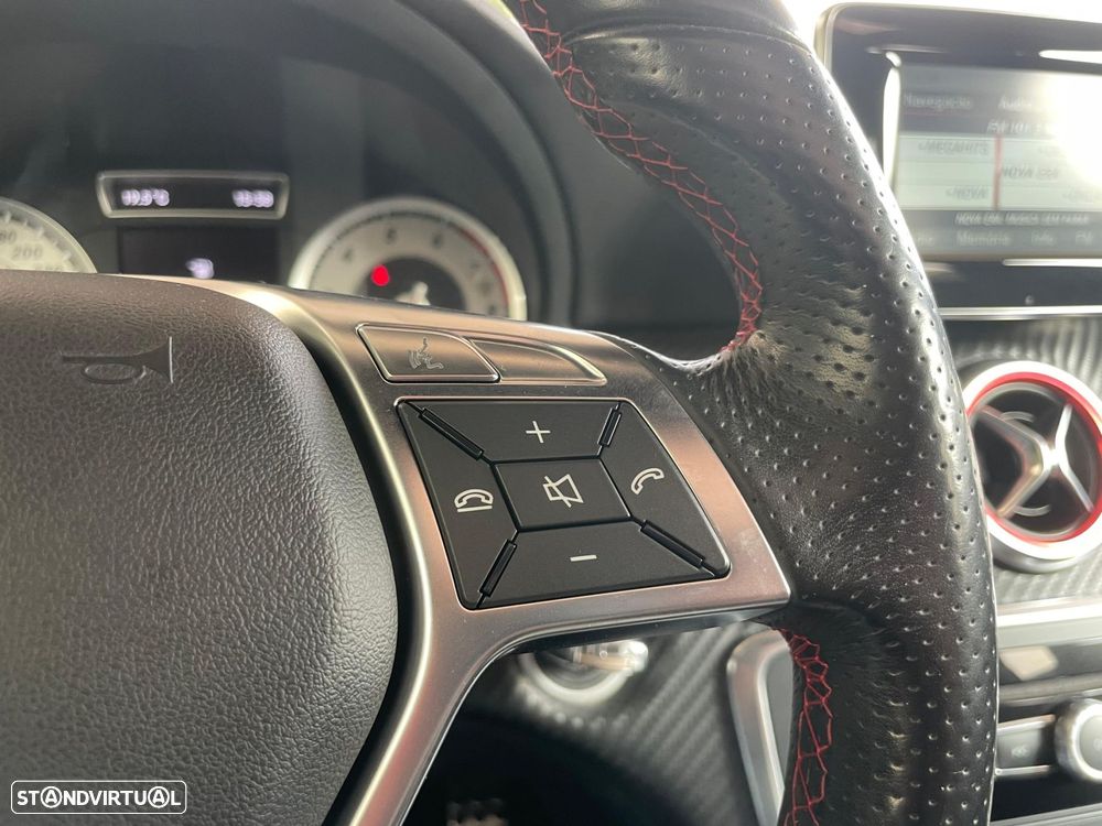 Mercedes-Benz A 200 AMG Line - 19