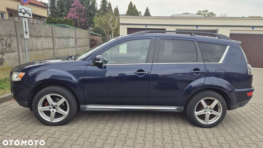 Mitsubishi Outlander 2.4 Instyle NAVI EU5 CVT - 2