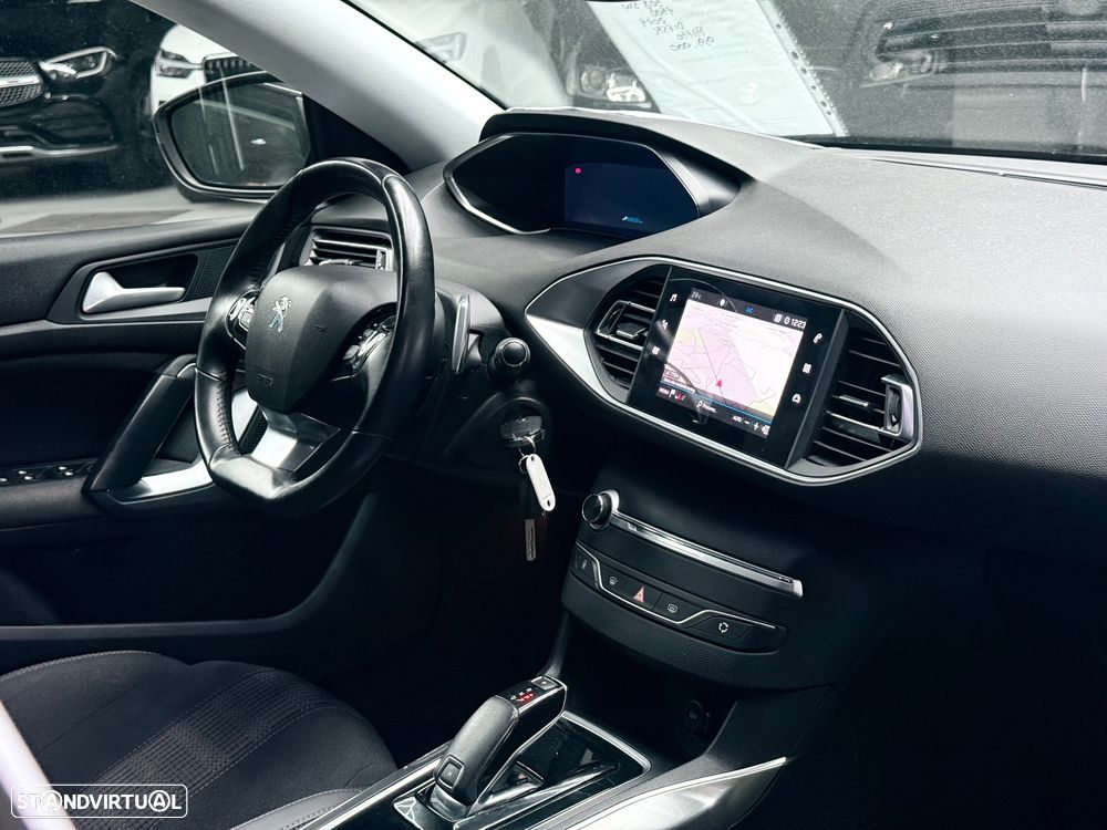 Peugeot 308 SW BlueHDi 130 EAT8 Allure - 3