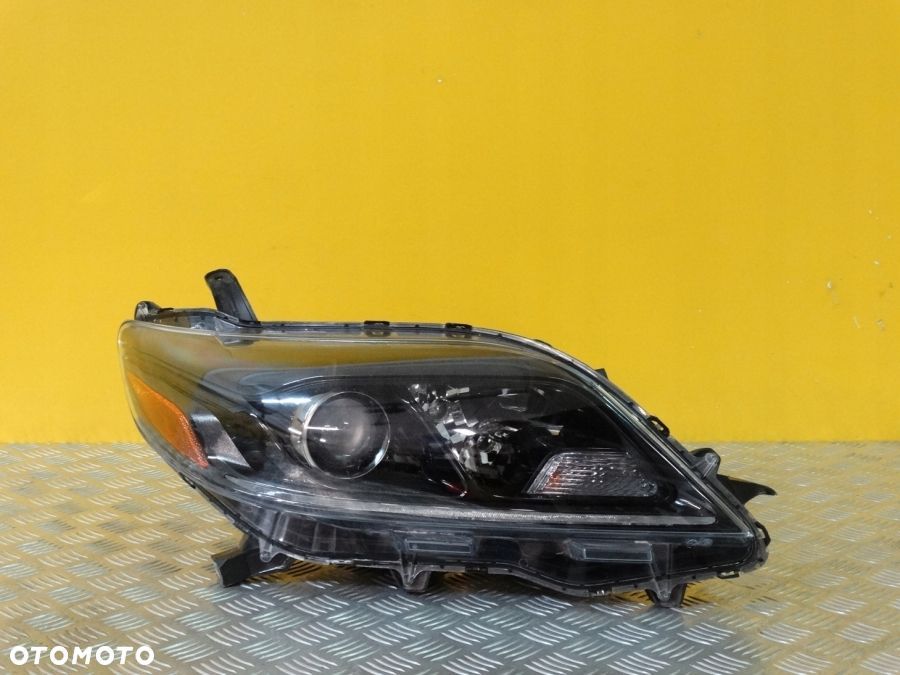 TOYOTA SIENNA 2015- REFLEKTOR LAMPA ZWYKŁA R USA - 1