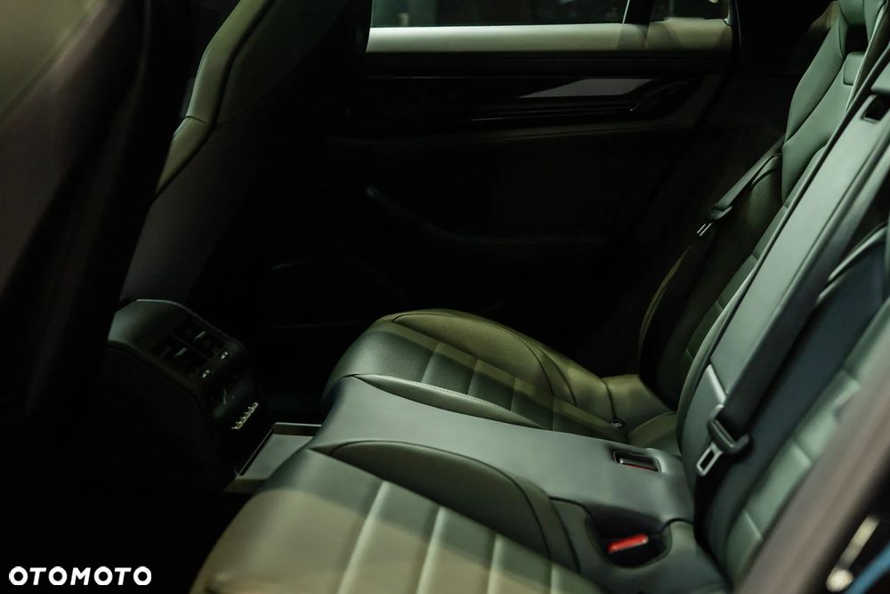 Porsche Panamera 4 - 35