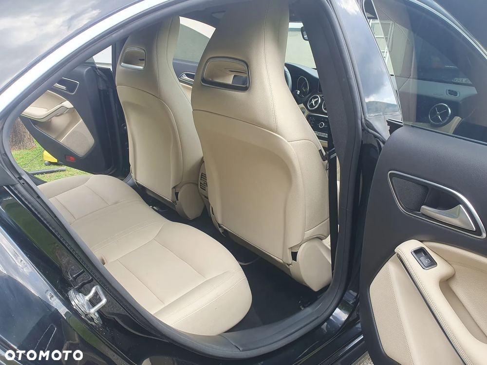 Mercedes-Benz CLA 250 7G-DCT Urban - 21