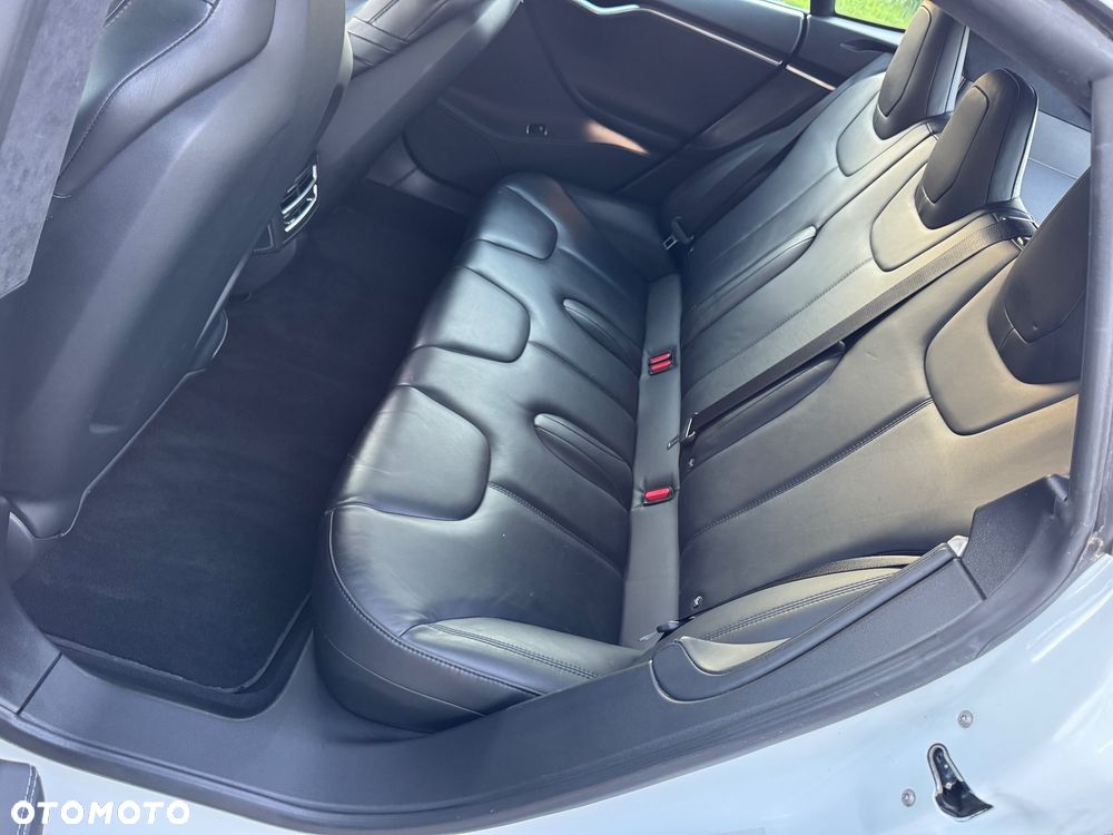 Tesla Model S - 35