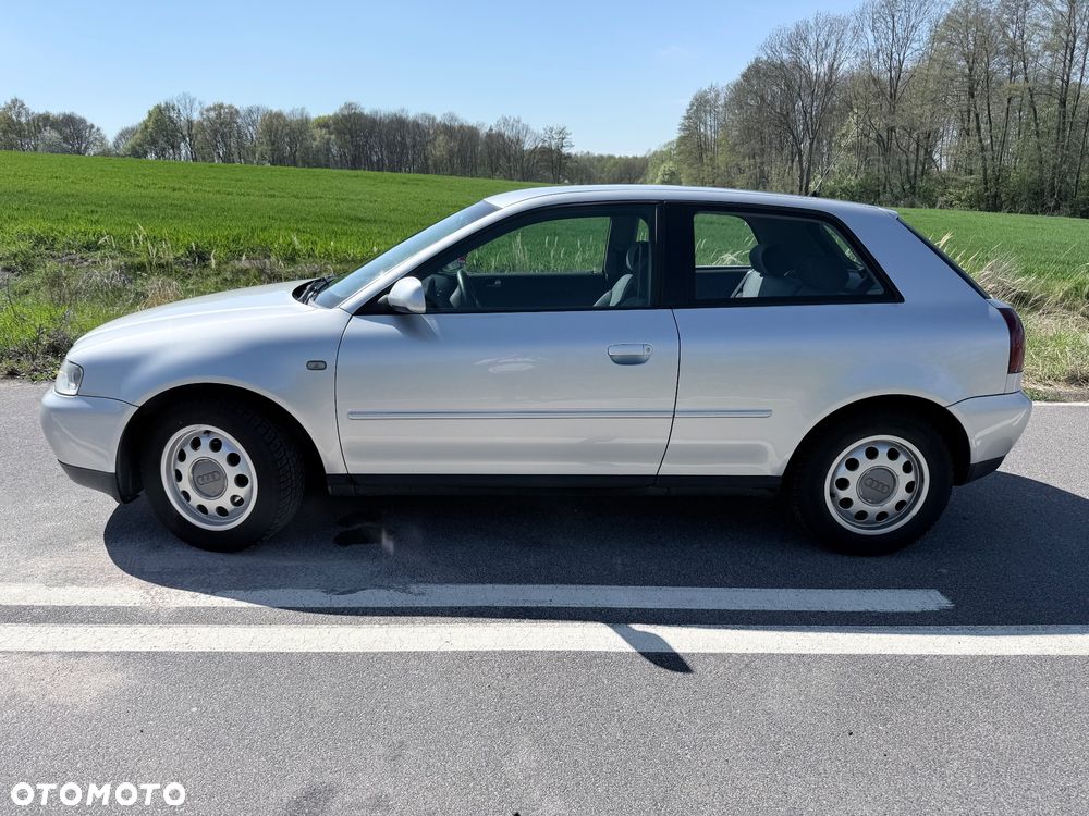 Audi A3 3-drzwiowe 1.6 Attraction - 3