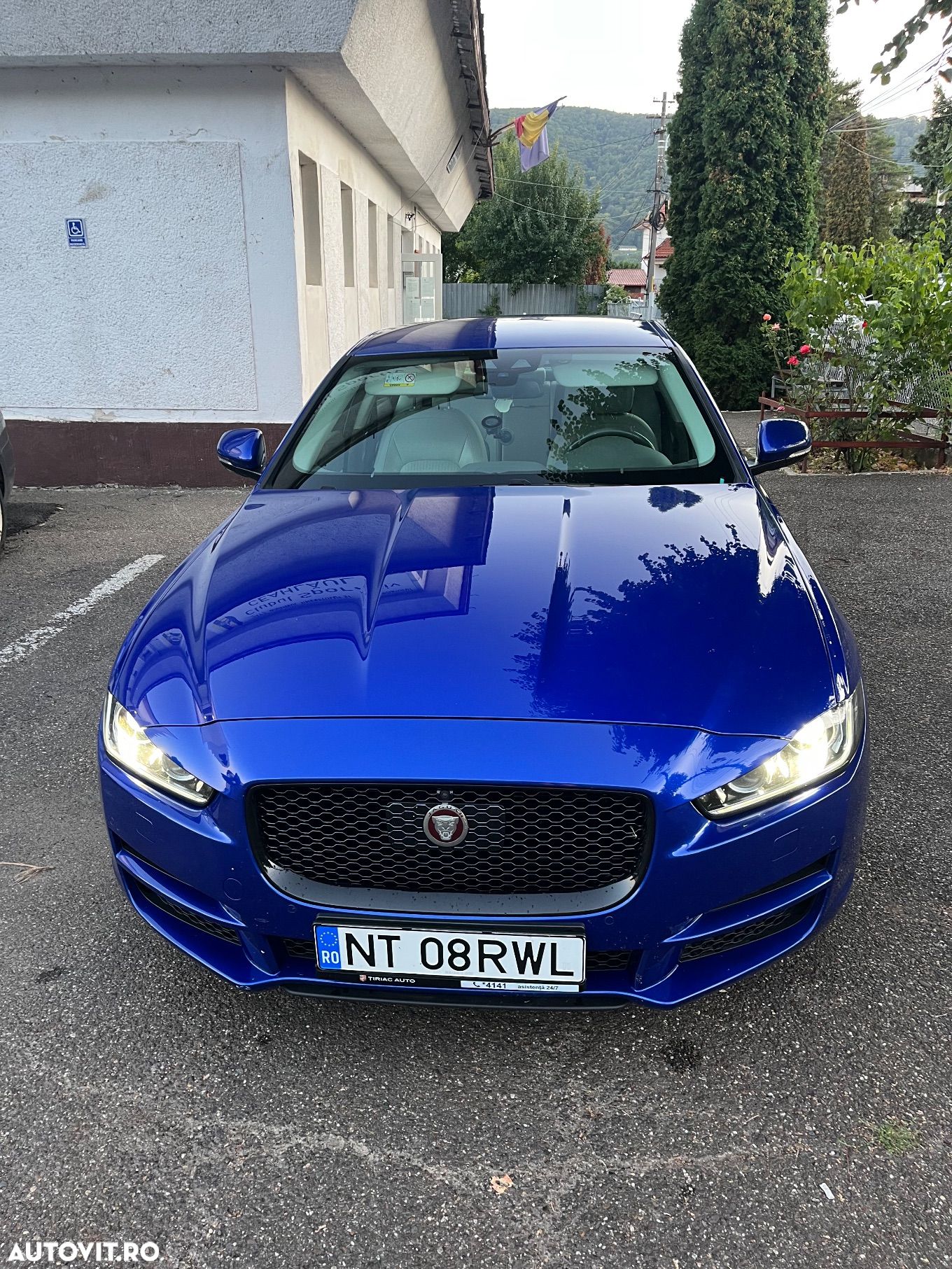 Jaguar XE - 1