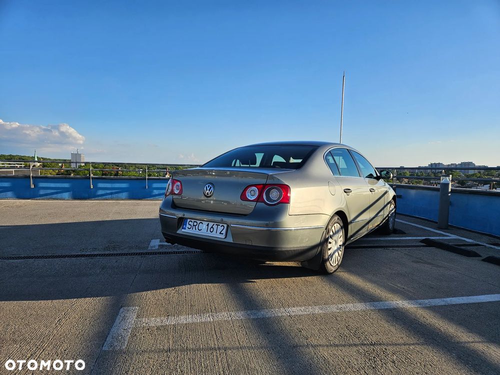 Volkswagen Passat 1.9 TDI Comfortline - 6