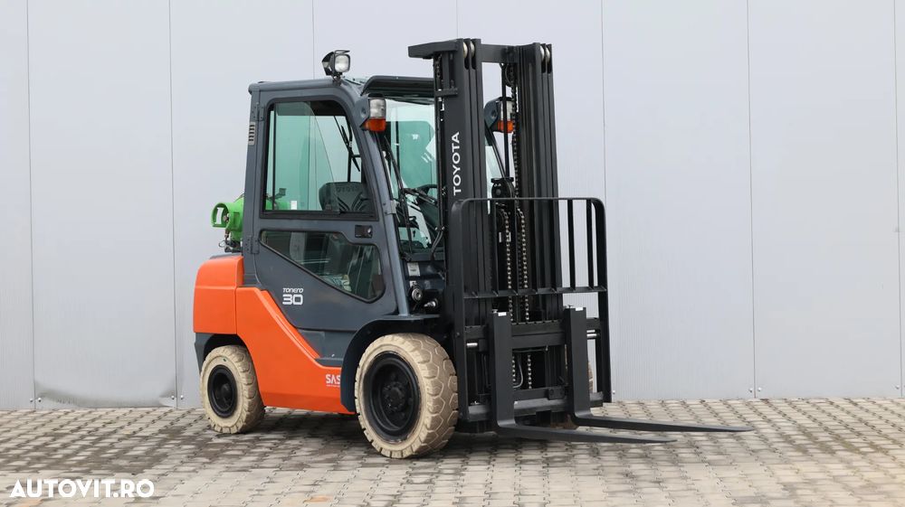 Toyota 8FGF30 - 3
