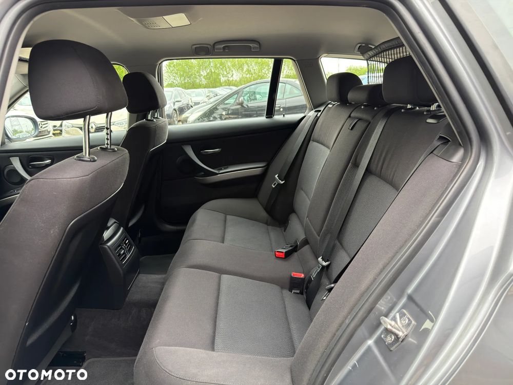 BMW Seria 3 318d - 23