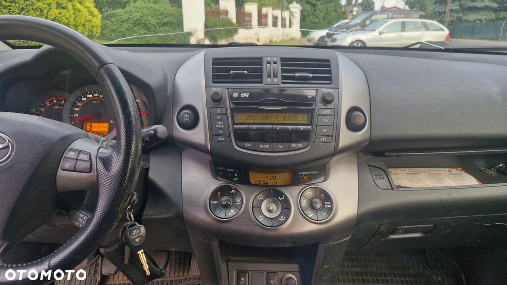 Toyota RAV4 2.2 D-4D 4x4 - 11
