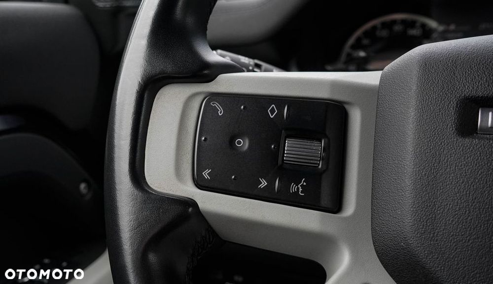 Land Rover Defender - 16