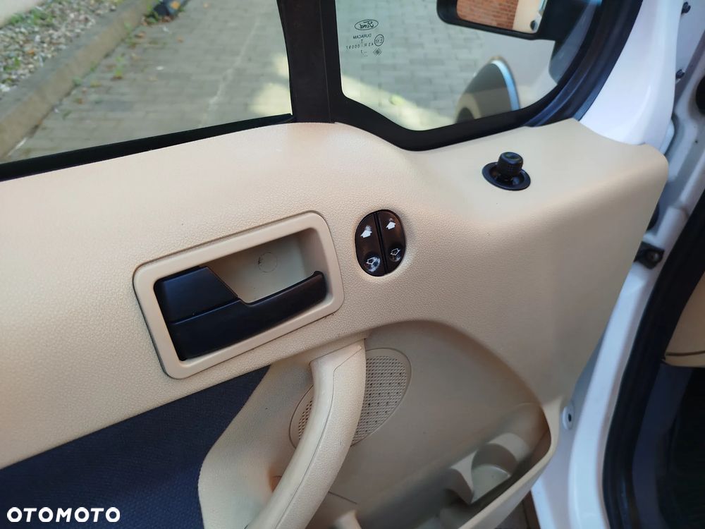 Ford Tourneo Connect - 16