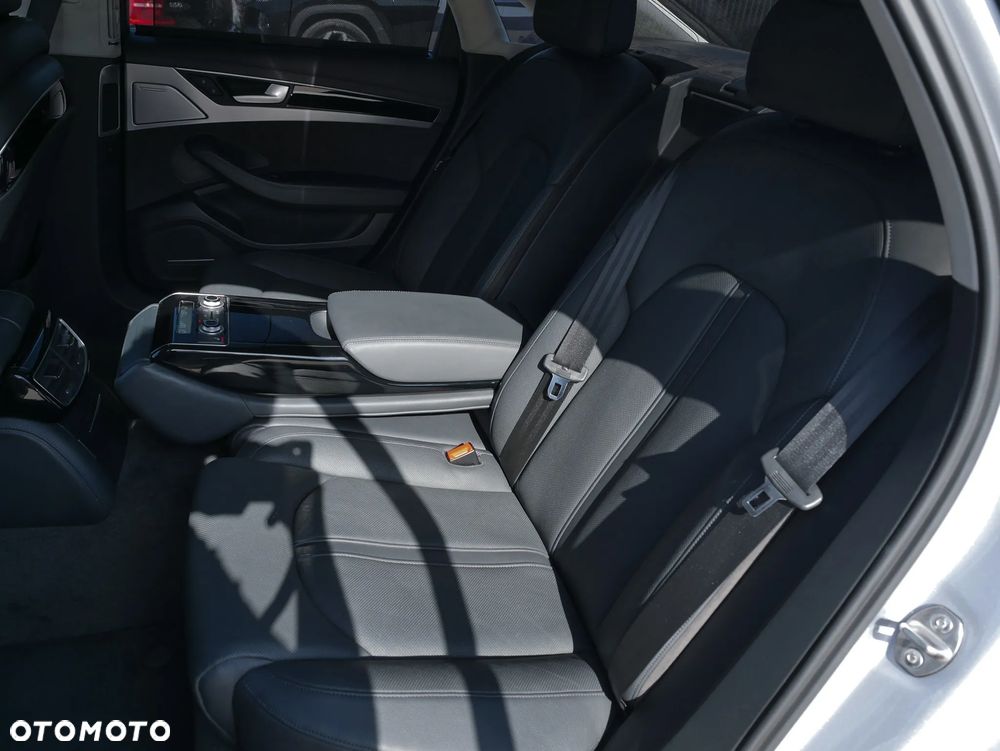 Audi S8 Plus - 26