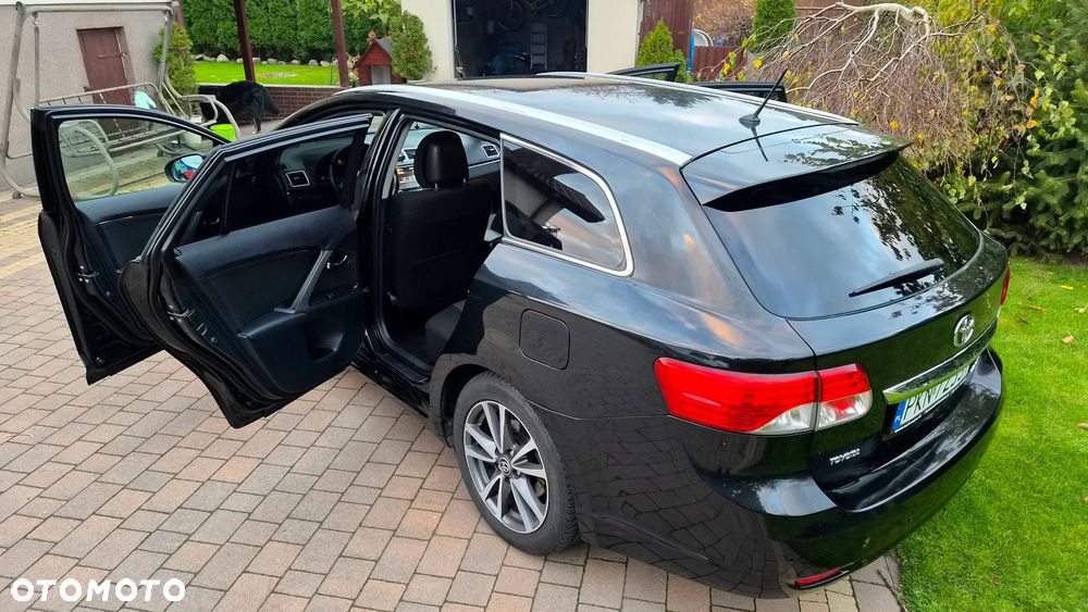 Toyota Avensis 2013 photo 2