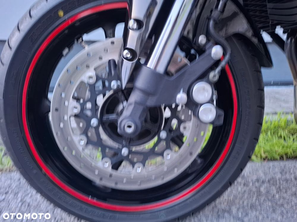 Yamaha FZ - 28