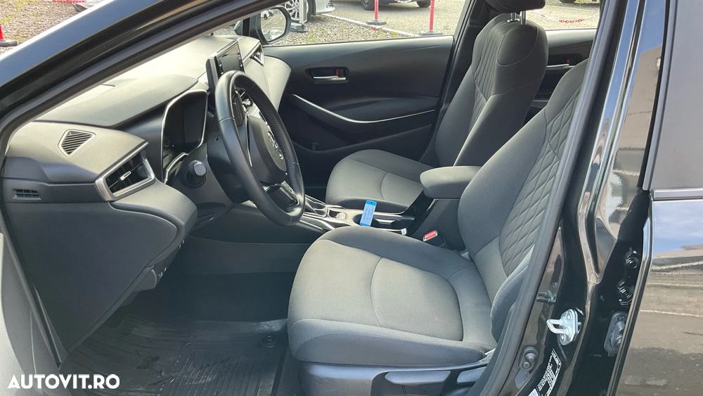 Toyota Corolla Sedan 1.8 HSD Business - 14