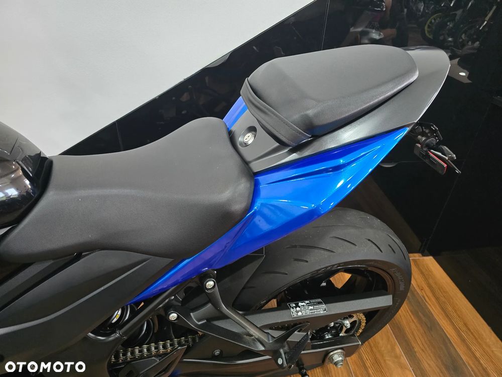 Suzuki GSX - 28