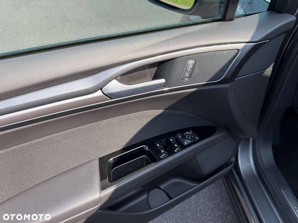 Ford Mondeo 2.0 EcoBlue Titanium - 24