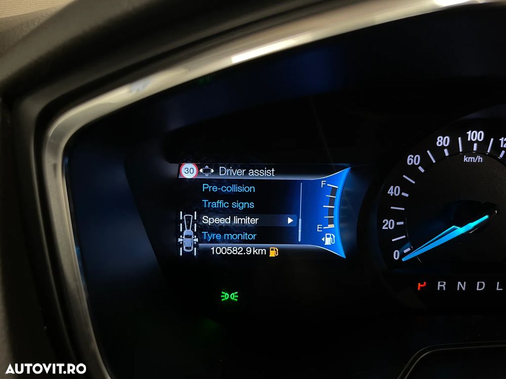 Ford Mondeo 2.0 HEV Titanium - 28