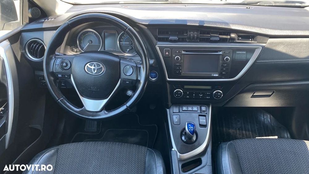 Toyota Auris 1.8 L VVT-i HSD Sol - 7