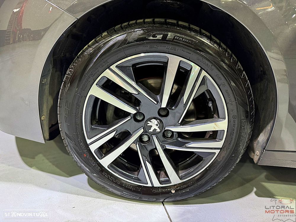 Peugeot 208 1.2 PureTech SE Style - 12