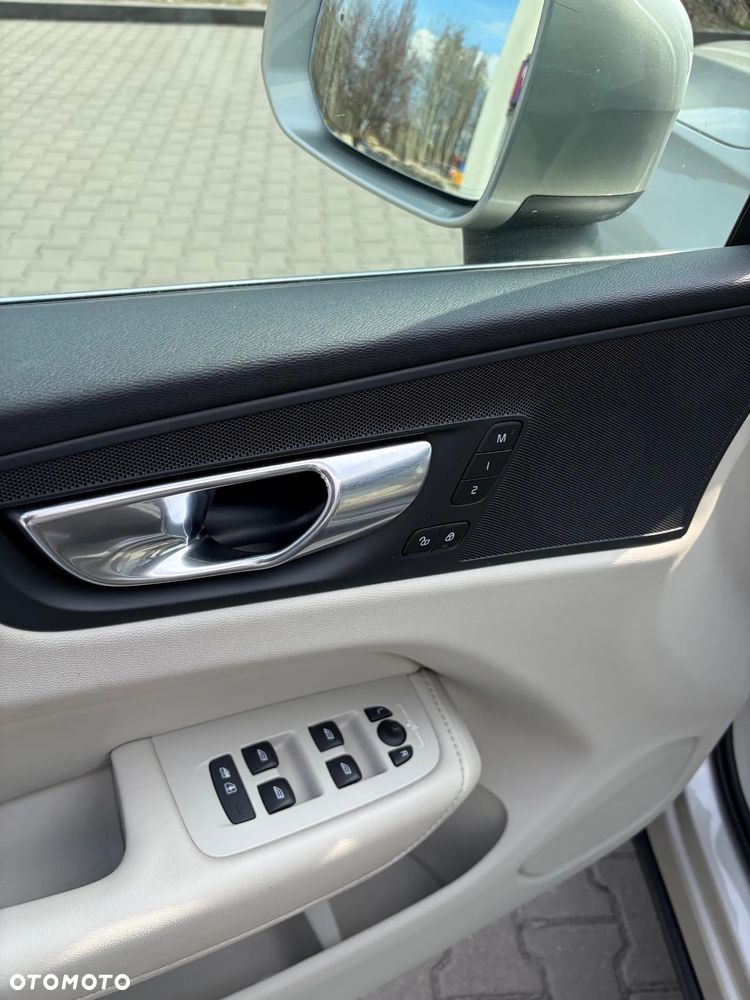 Volvo XC 60 D5 AWD Inscription - 12