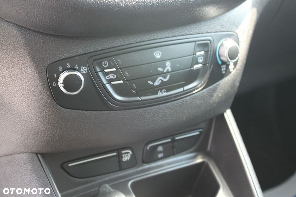 Ford Transit Courier - 17
