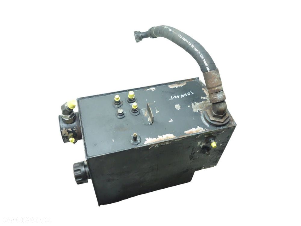 Zamiatarka Tennant M20 Zbiornik Oleju Hydraulicznego` - 1