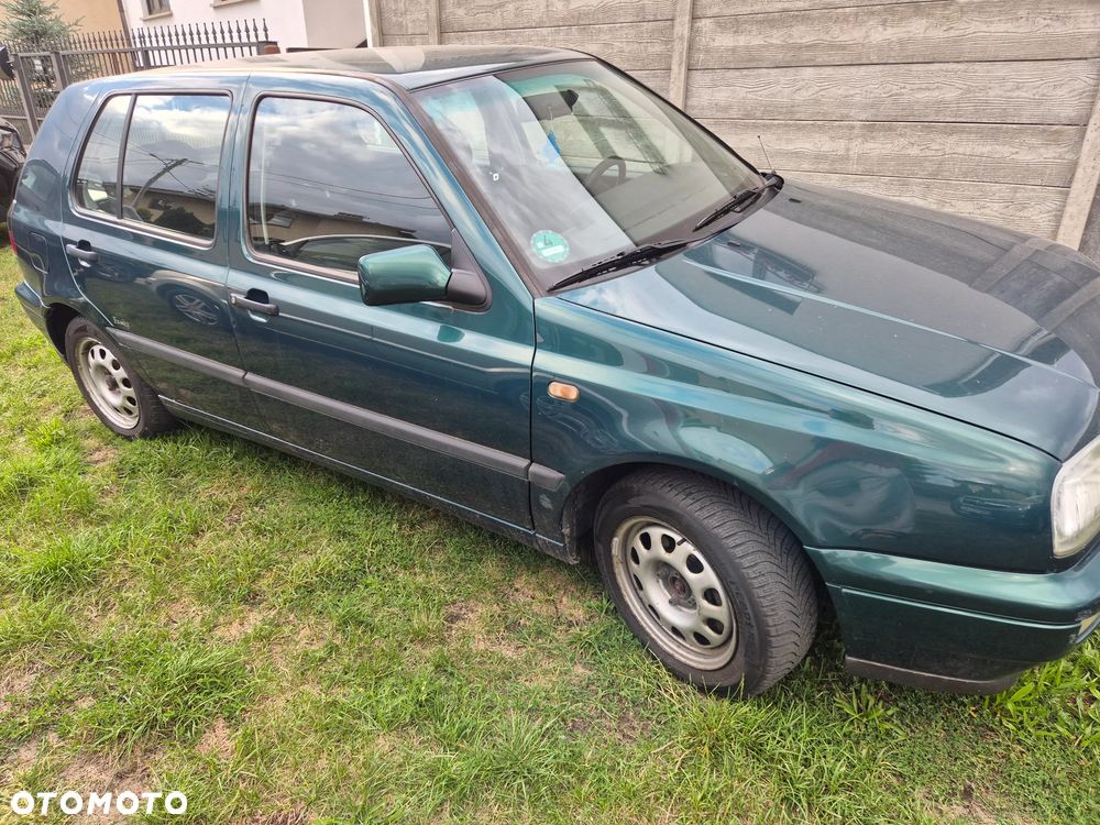 Volkswagen Golf 1.6 - 1