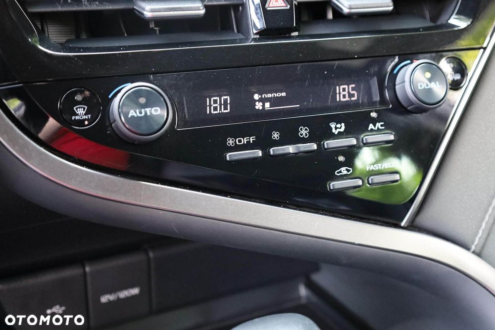 Toyota Camry 2.5 Hybrid Prestige CVT - 23