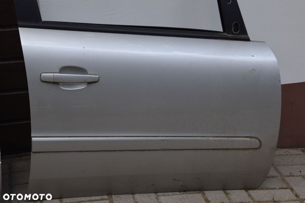 Opel Zafira B 05-14 Drzwi Prawy przód tył prawe przednie tylne srebrne Z157 bez korozji - 8