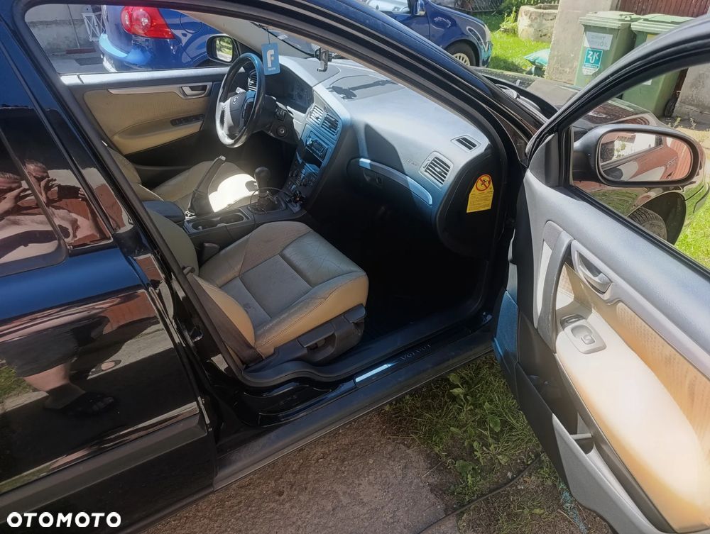 Volvo V70 2.5T AWD Comfort - 4