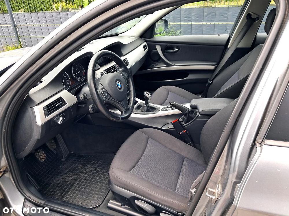 BMW Seria 3 318d DPF Edition Sport - 16