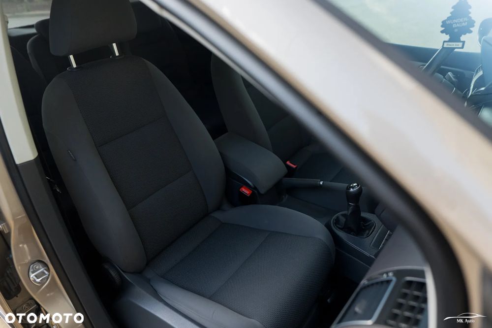 Volkswagen Touran 1.6 TDI DPF BlueMotion Technology Trendline - 23